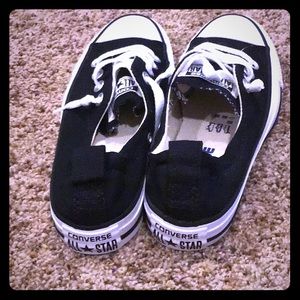 Black and white never worn new converse size 5